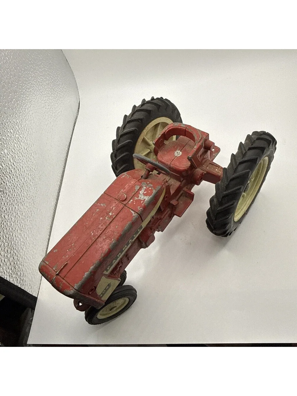 ERTL IH FARMALL 404 TRACTOR WHITE RIM NARROW FRONT